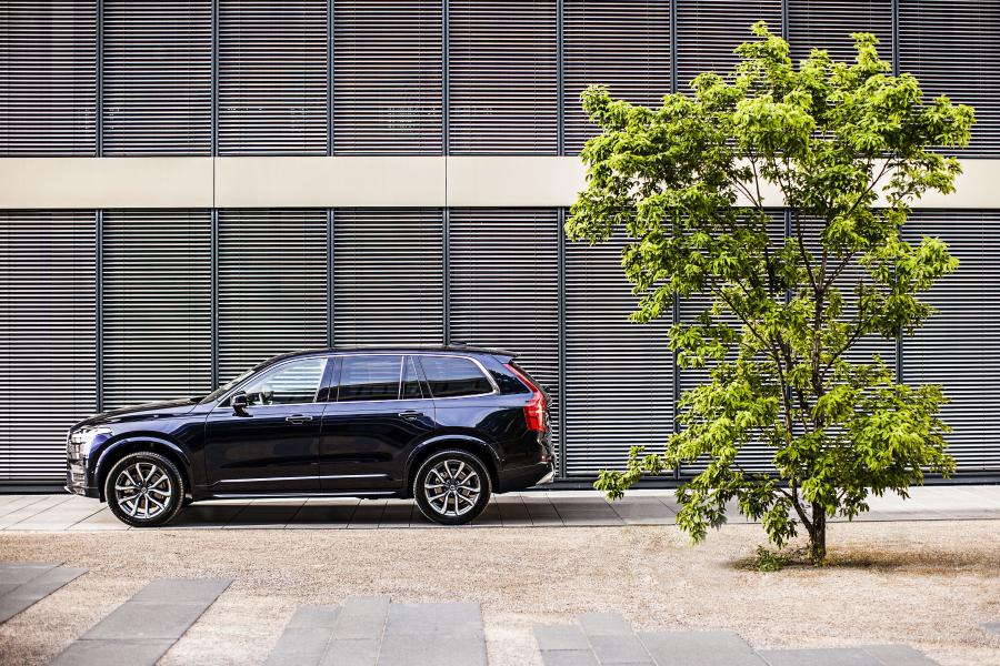  Volvo XC90 D5 Momentum 2015 года  (фото 17 из 26)